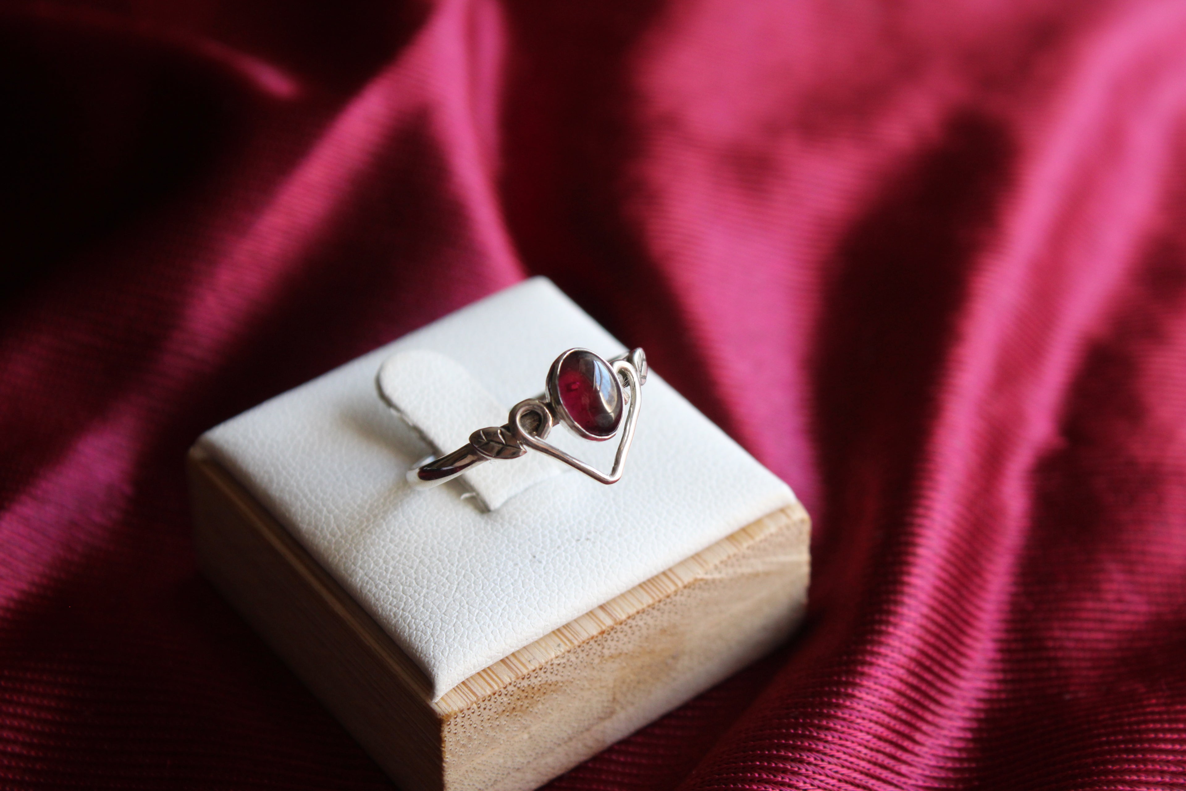 Anillo élfico Granate